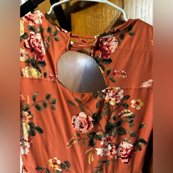 No Boundaries Floral Sundress with Back Cutout Size Small - Picture 4 of 4